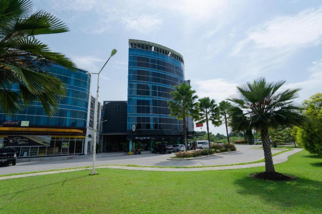 The Crew Hotel Kualanamu International Airport Medan Exterior foto
